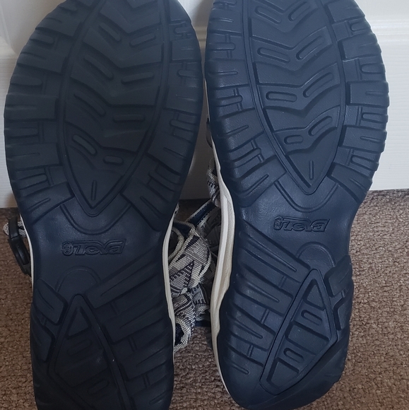 Teva x Opening Ceremony Hurricane Sandals - Picture 3 of 5